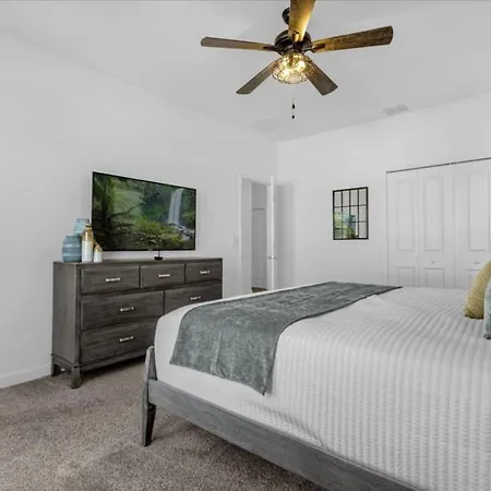 6 Bedrooms- 5 Bathrooms- Storey Lake 4234 Pd